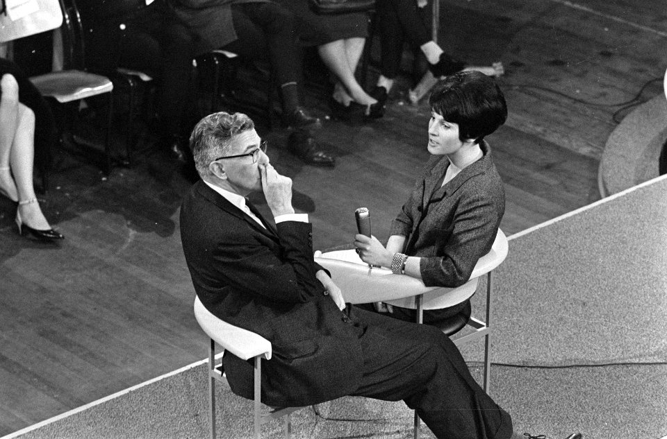 Mies en scène, burgemeester Thomassen en Mies Bouwman, Bestanddeelnr 918-6573