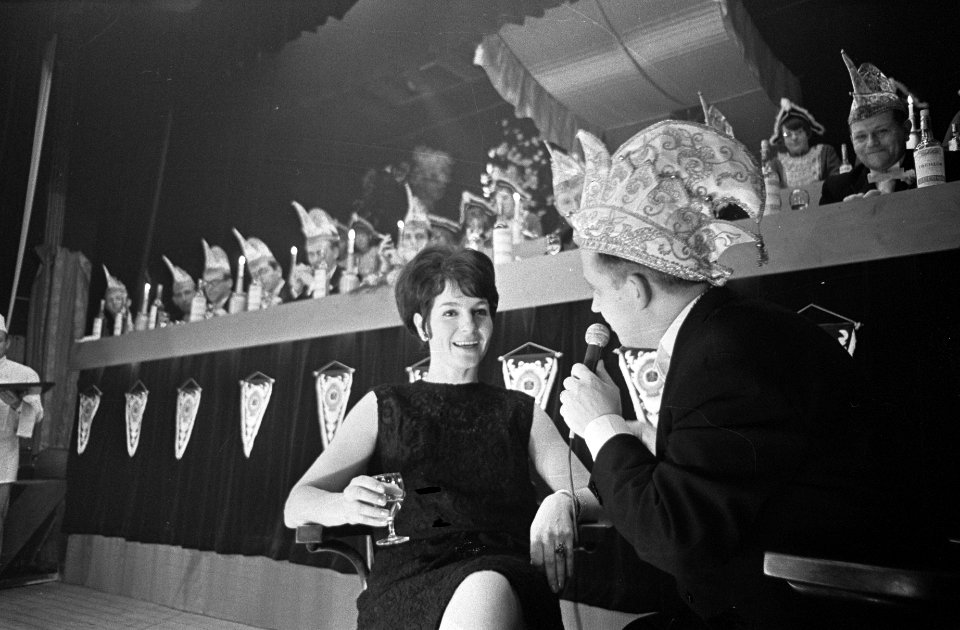 Mies Bouwman , erelid van carnavalsvereniging De Knoerissen te Uden (NB), Mies t, Bestanddeelnr 919-9936