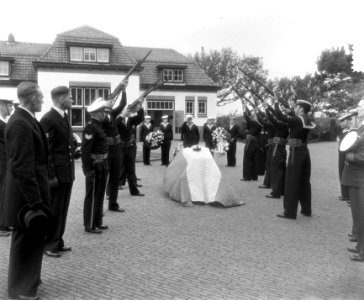 Militaire begrafenis schipper Jan Hendrik Simonis Den Helder, Bestanddeelnr 907-2185