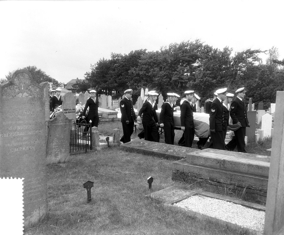 Militaire begrafenis schipper Jan Hendrik Simonis Den Helder, Bestanddeelnr 907-2180