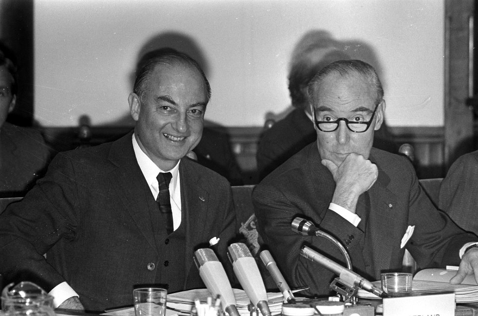 Milieucongres over de Rijn in de Ridderzaal te Den Haag ministers Schmelzer en S, Bestanddeelnr 925-9755