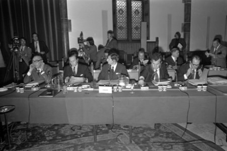 Milieucongres over de Rijn in de Ridderzaal te Den Haag, Bestanddeelnr 925-9758