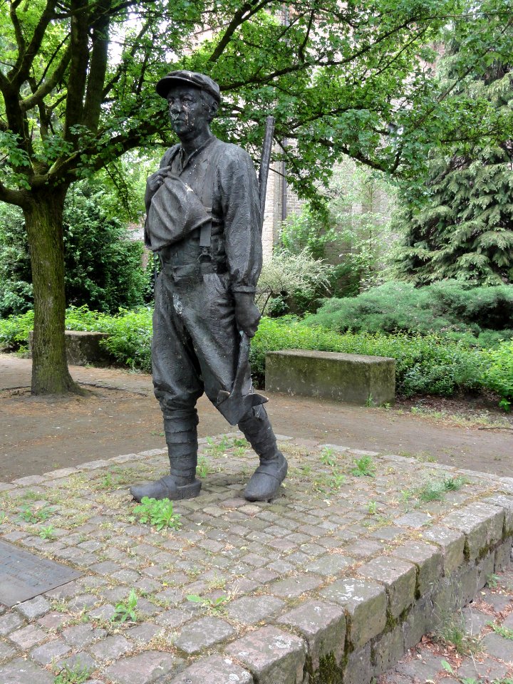 Milheeze sculptuur De Peelwerker, Toon Grassens 1989