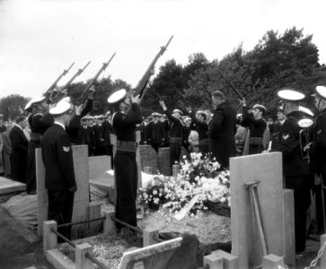 Militaire begrafenis schipper Jan Hendrik Simonis Den Helder, Bestanddeelnr 907-2184