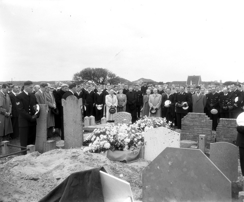 Militaire begrafenis schipper Jan Hendrik Simonis Den Helder, Bestanddeelnr 907-2186