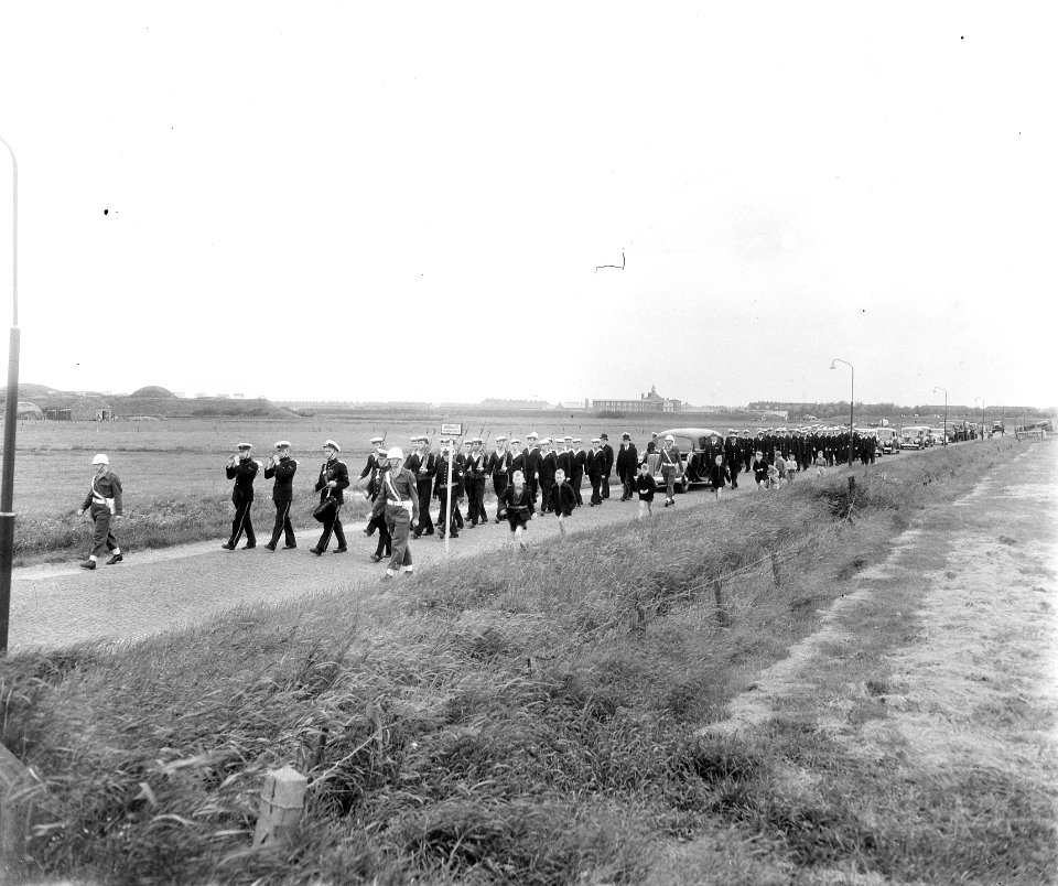Militaire begrafenis schipper Jan Hendrik Simonis Den Helder, Bestanddeelnr 907-2178