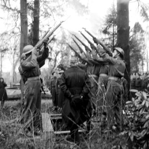 Militaire begrafenis Van Leeuwen te Assen, Bestanddeelnr 902-5250