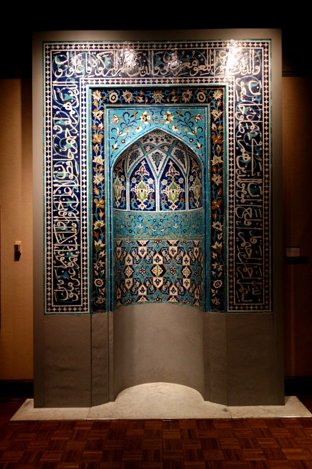 Mihrab (prayer niche), Iran or Central Asia, late 15th or 16th century, glazed ceramic tile - Cincinnati Art Museum - DSC03262