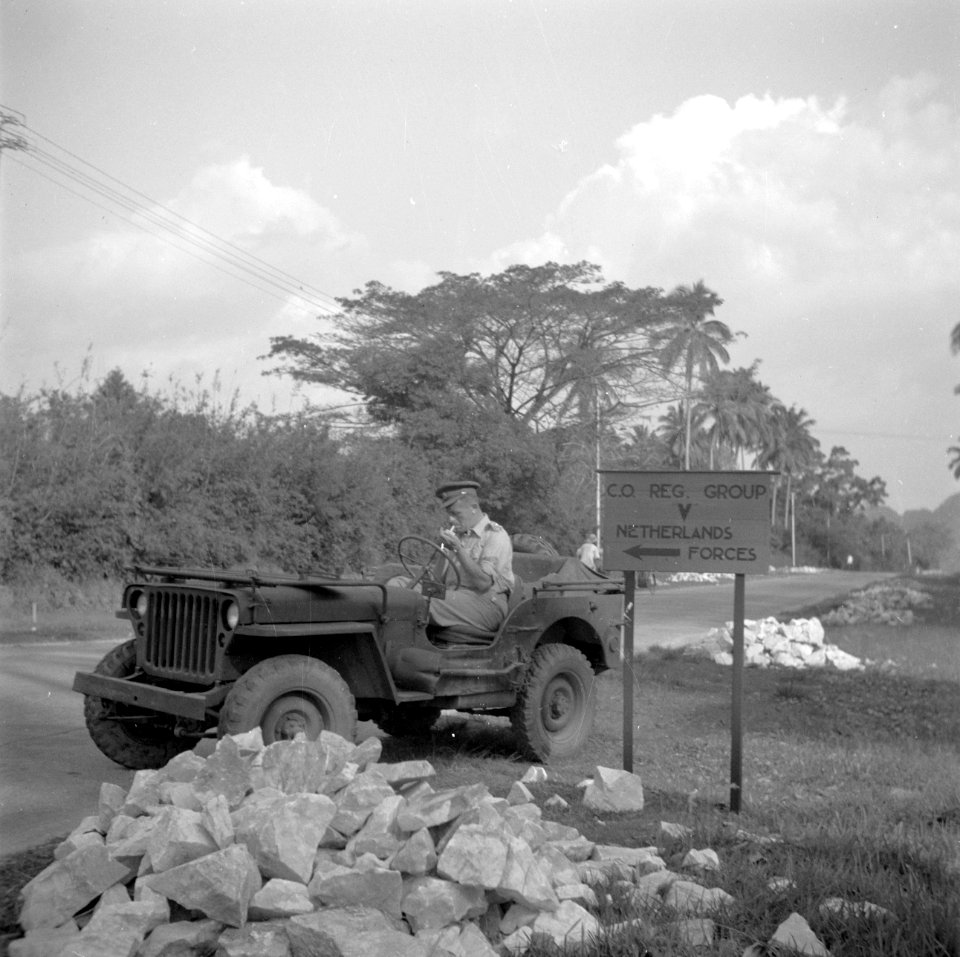 Militair in een jeep bij Ipoh, Bestanddeelnr 255-8388