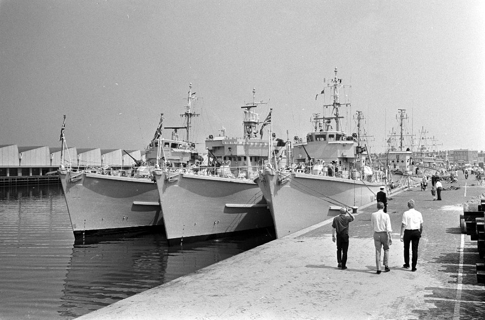 Mijnvegers in Scheveningen in tweede binnenhaven, Bestanddeelnr 919-2363