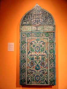 Mihrab panel, unknown artist, Ottoman Anatolian or Northern Syria, about 1604-1605, glazed ceramic tile, view 1 - Hood Museum of Art - DSC09082