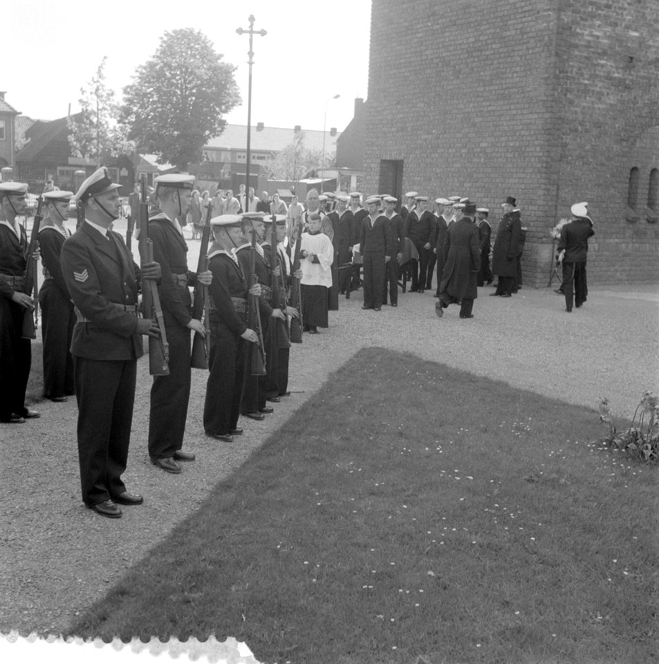 Militaire begroeting overste() Talanan in Haarlem, Bestanddeelnr 908-6335