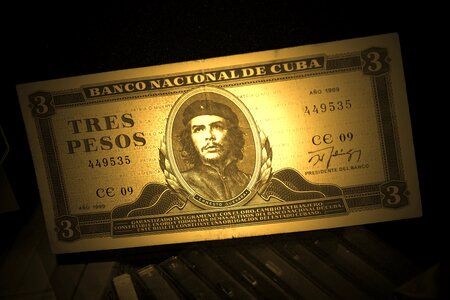 Banknote tres pesos 3 peso appearance