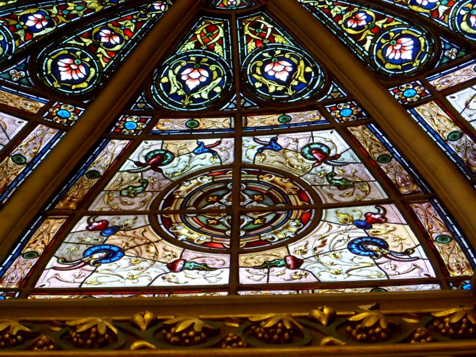 Middle Street Synagogue, Brighton (May 2013) - Stained Glass in Dome (2)