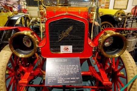 Middleby roadster, 1909, made by Middleby Automobile Co., Reading, Pennsylvania, 20 HP, 4 cylinder, gasoline enginer - Luray Caverns Car and Carriage Museum - Luray, Virginia - DSC01243