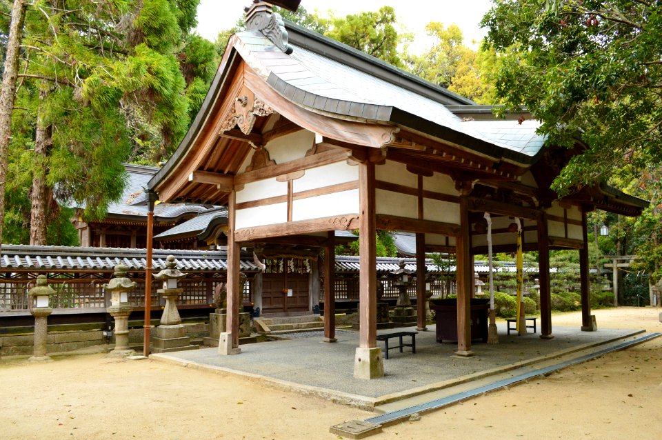 Migukurumitama-jinja, honden and kami-haiden