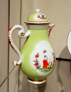 Milk jug and cover, Meissen manufactory, Germany, 1735-1740, hard-paste porcelain, polychrome enamels, gilt - Museum of Fine Arts, Boston - 20180922 150508