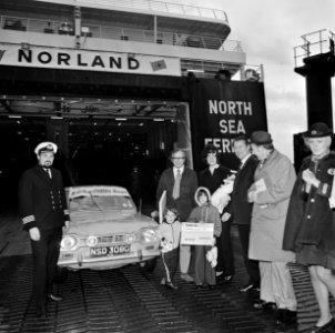 Miljoenste passagier van North Sea Ferrier in Rotterdam opdracht Continental Pub, Bestanddeelnr 927-5246