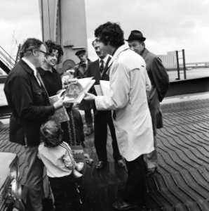 Miljoenste passagier van North Sea Ferrier in Rotterdam opdracht Continental Pub, Bestanddeelnr 927-5251