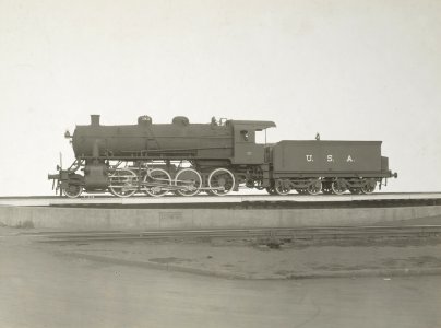 Military Administration - Transportation - Rail - Rolling Stock - LEFT SIDE VIEW OF LOCOMOTIVE - NARA - 45501905 (cropped)