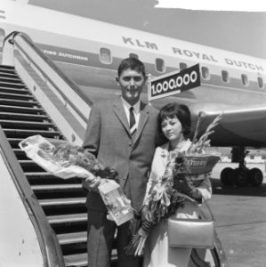 Miljoenste KLM-passagier op Schiphol, mejuffrouw Rosa Gilma Aramayo uit Argentin, Bestanddeelnr 918-0412