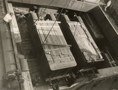 Military Administration - Transportation - Water - Miscellaneous - PREPARING LOCOMOTIVES FOR SHIPMENT TO FRANCE - NARA - 45502373 (cropped)