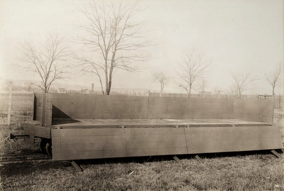 Military Administration - Transportation - Rail - Construction - MAGOR CAR CORPORATION - NARA - 45502039 (cropped)