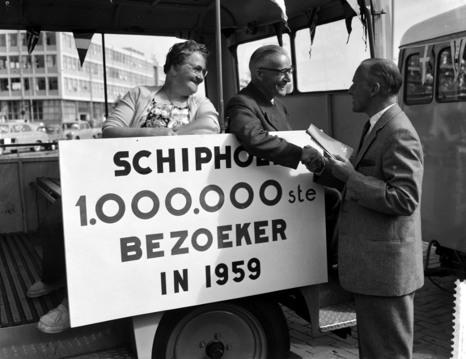 Miljoenste bezoeker op Schiphol, Bestanddeelnr 910-6265