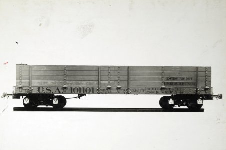 Military Administration - Transportation - Rail - Construction - MANUFACTIRING FLAT CARS FOR UNITED STATES GOVERNMENT. Type of car manufactured by the Ralston Steel Car Co., Columbus, Ohio - NARA - 45502051 (cropped)