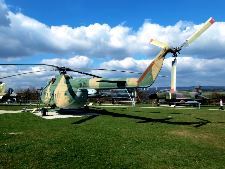 Mil Mi-8T 'Hip-C' - 909 - East-German Air Force pic3