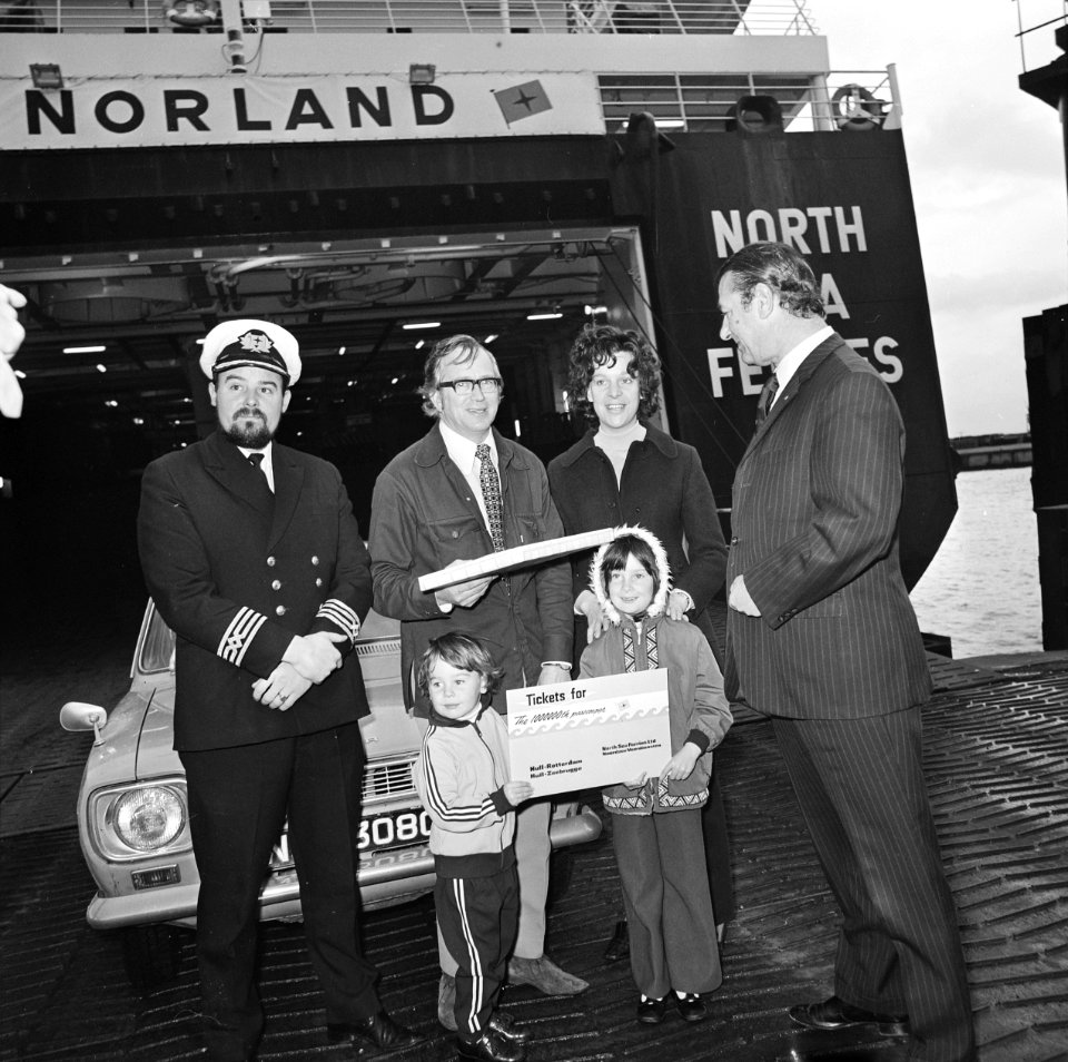 Miljoenste passagier van North Sea Ferrier in Rotterdam opdracht Continental Pub, Bestanddeelnr 927-5247