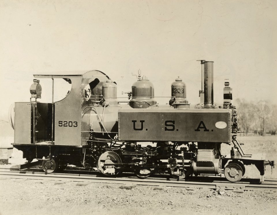 Military Administration - Transportation - Rail - Rolling Stock - SIDE VIEW OF LOCOMOTIVE MADE for government use by Davenport Locomotive Works, Davenport, Iowa - NARA - 45501836 (cropped)