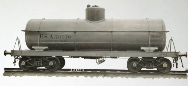 Military Administration - Transportation - Rail - Construction - GENERAL AMERICAN TANK CAR CORP. Chicago, Illinois - NARA - 45502073 (cropped)