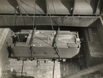 Military Administration - Transportation - Water - Miscellaneous - SHIPPING LOCOMOTIVES TO FRANCE - NARA - 45502363 (cropped)