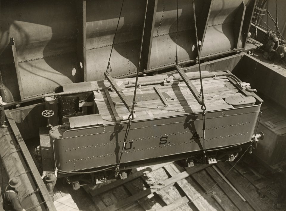 Military Administration - Transportation - Water - Miscellaneous - LOCOMOTIVES BEING SHIPPED TO FRANCE - NARA - 45502369 (cropped)