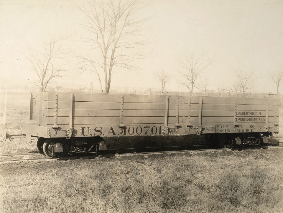Military Administration - Transportation - Rail - Construction - MANUFACTURING CARS FOR TRENCH WORK - NARA - 45502025 (cropped)