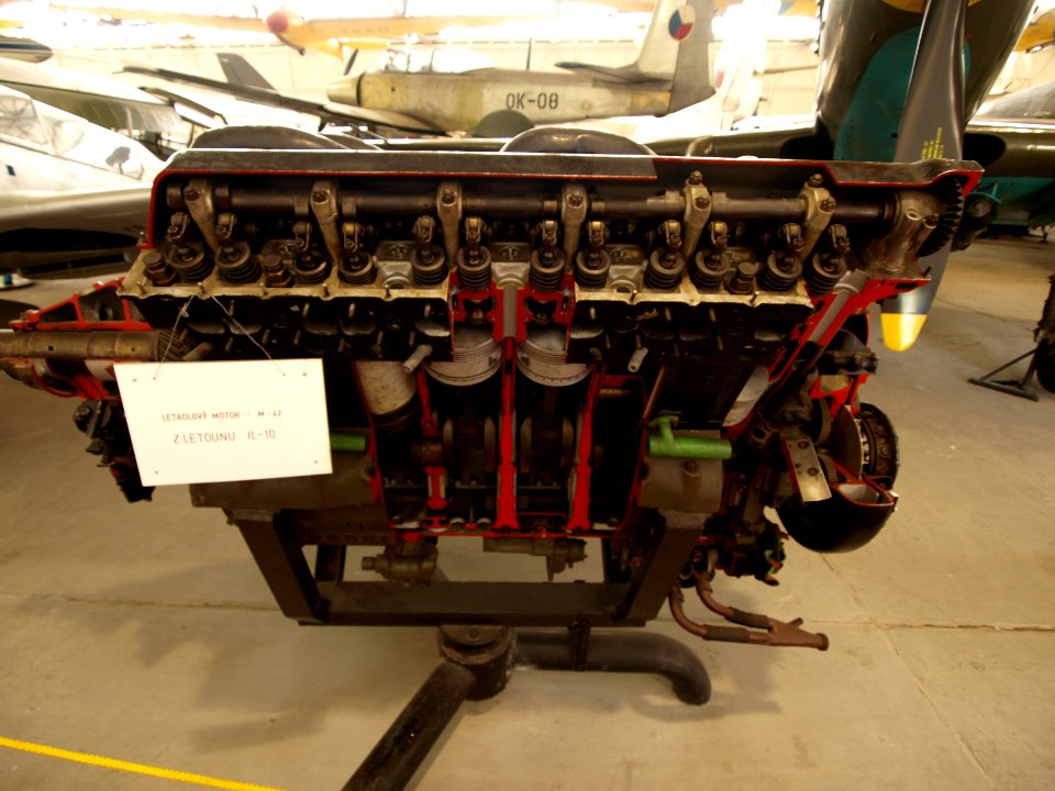 Mikulin AM-42 cutaway Kbely 02