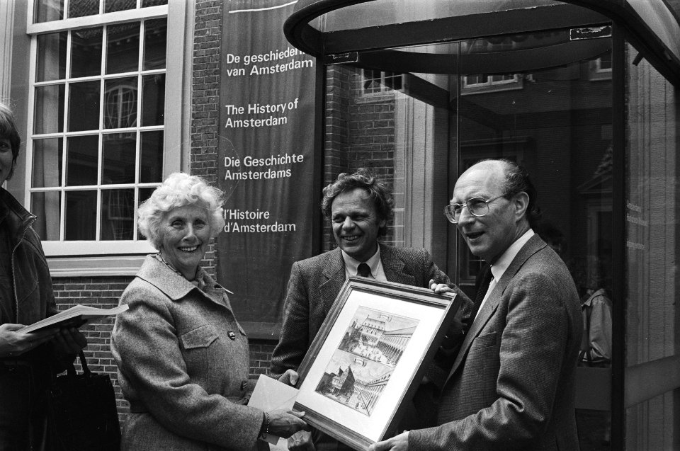 Miljoenste bezoeker in Amsterdams Historisch Museum sinds het eerste gerestaureerde gedeelte van het museum 1969 werd geopend, Bestanddeelnr 931-5733