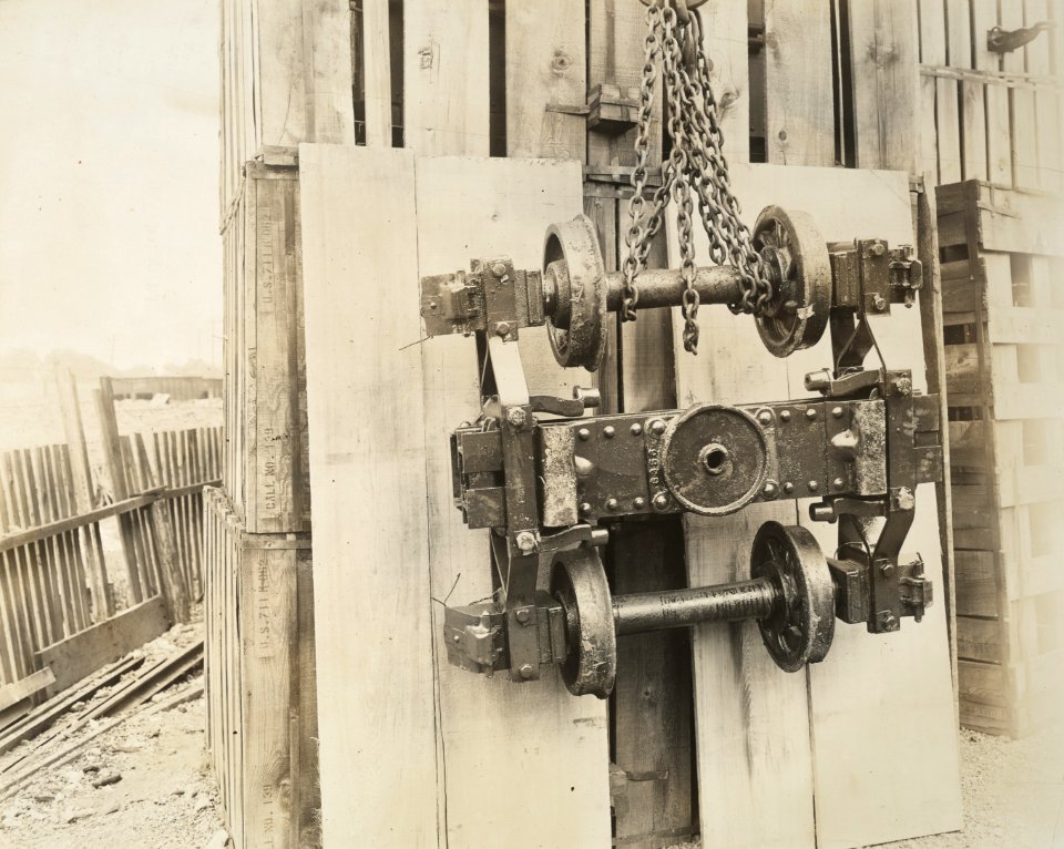 Military Administration - Transportation - Rail - Construction - MANUFACTURING CARS FOR TRENCH USE - NARA - 45502177 (cropped)