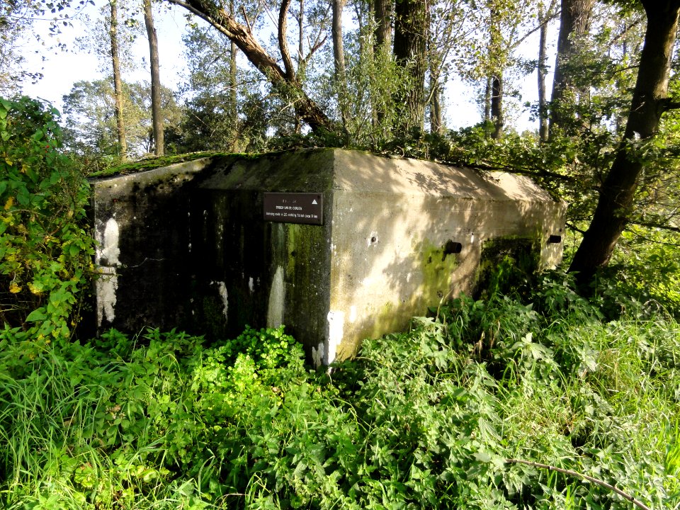 Mill Rijksmonument 525601 B-Kazemat 32 ca 50 m van Defensiekanaal