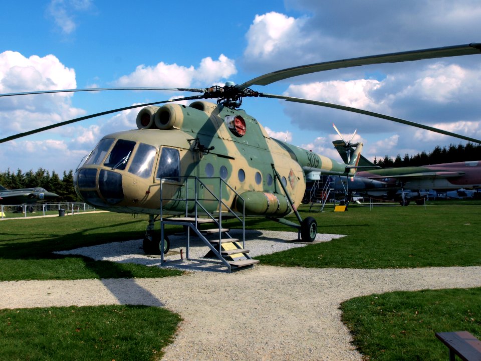 Mil Mi-8T 'Hip-C' - 909 - East-German Air Force pic1