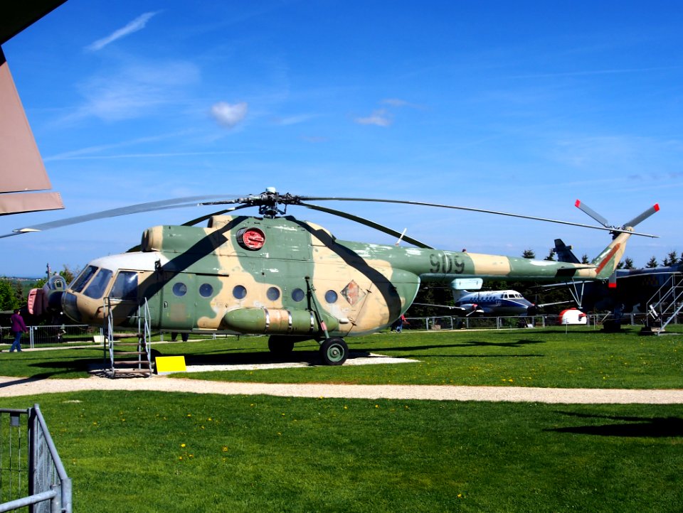 Mil Mi-8T 'Hip-C' - 909 - East-German Air Force pic5