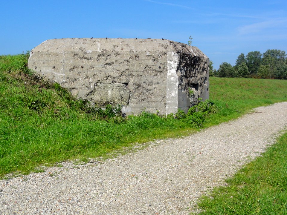 Mill Rijksmonument 525576 S-Kazemat 543 langs Defensiekanaal tegen aarden wal