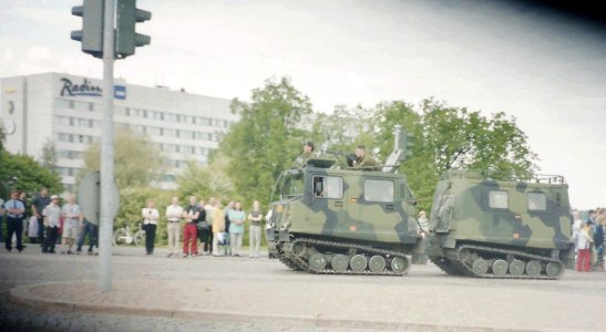 Military Parade Oulu 20020604c