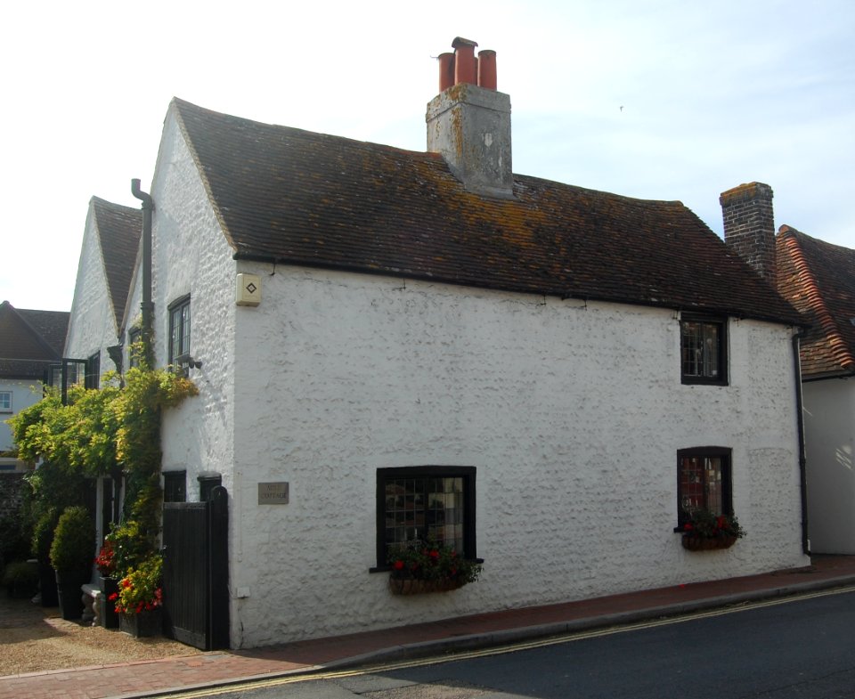 Mill Cottages, High Street, Rottingdean (NHLE Code 1381629) (August 2019)