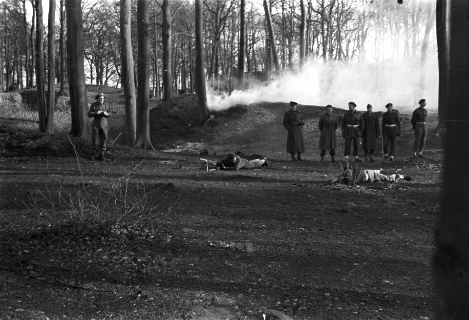 Militair opleidingskamp te Bloemendaal(bezoek Generaal Kruls ), Bestanddeelnr 901-5113