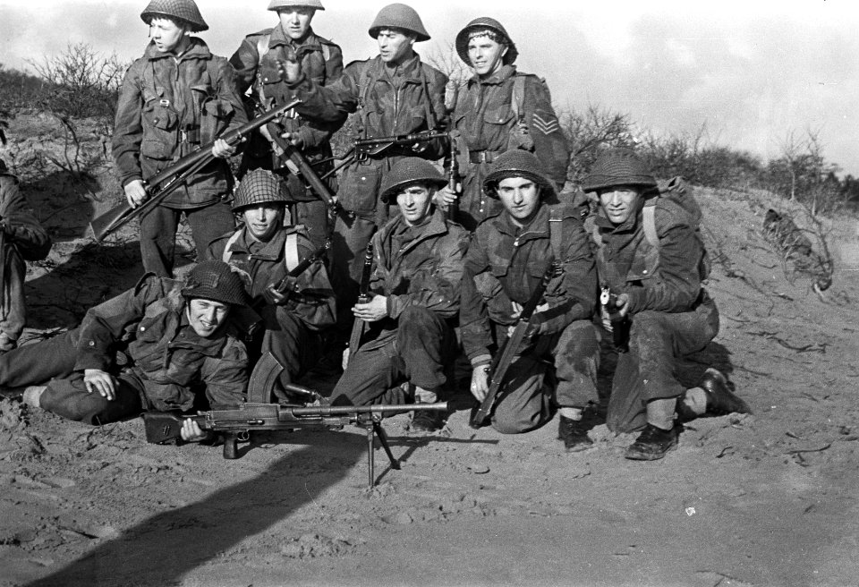 Militair opleidingskamp te Bloemendaal(bezoek Generaal Kruls ), Bestanddeelnr 901-5102