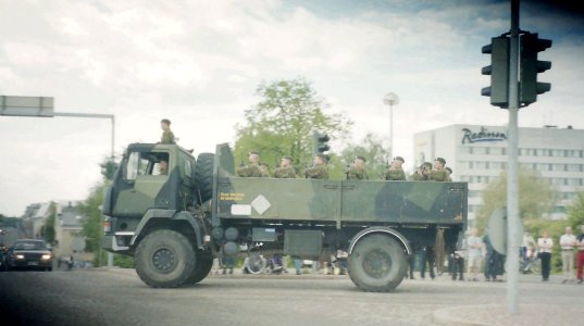 Military Parade Oulu 20020604b
