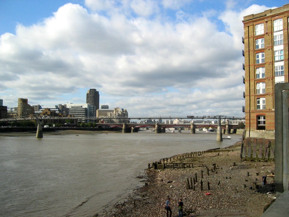 Millennium-Bridge-20040918-016