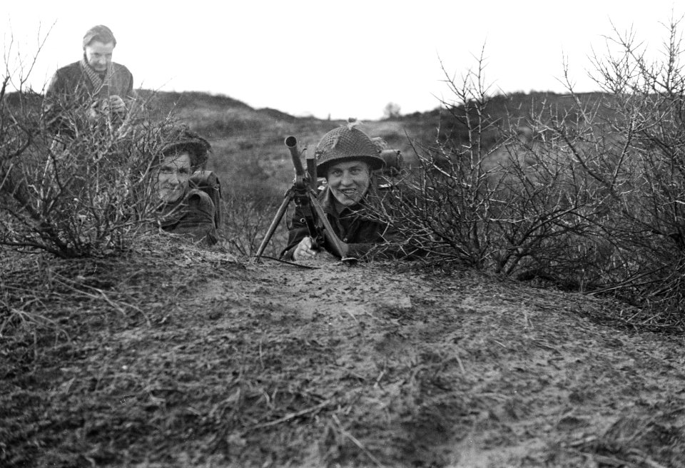 Militair opleidingskamp te Bloemendaal(bezoek Generaal Kruls ), Bestanddeelnr 901-5095